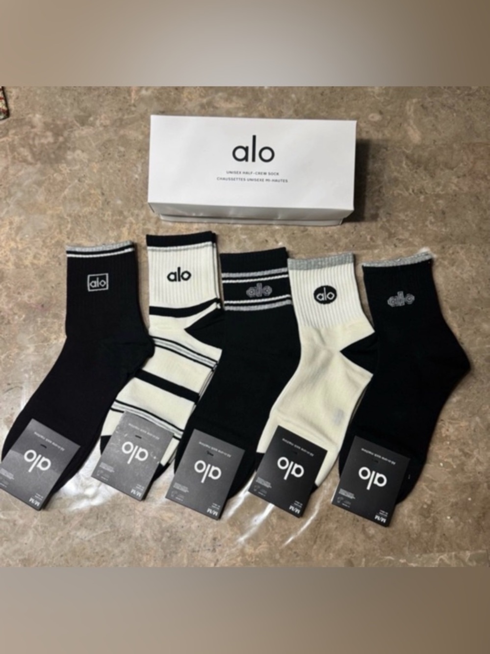 New Alo socks
New in box and with tags 
5 pairs size Medium
Unisex - Picture 3 of 8